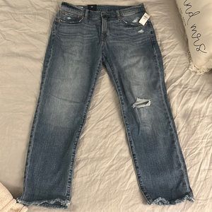 NEW WITH TAGS Gap Girlfriend Mid Rise jeans size 28, 6 regular